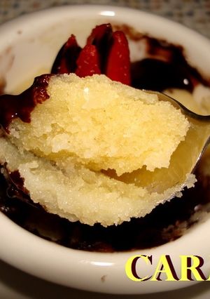 Una foto de Souflé con mousse de chocolate en microondas
