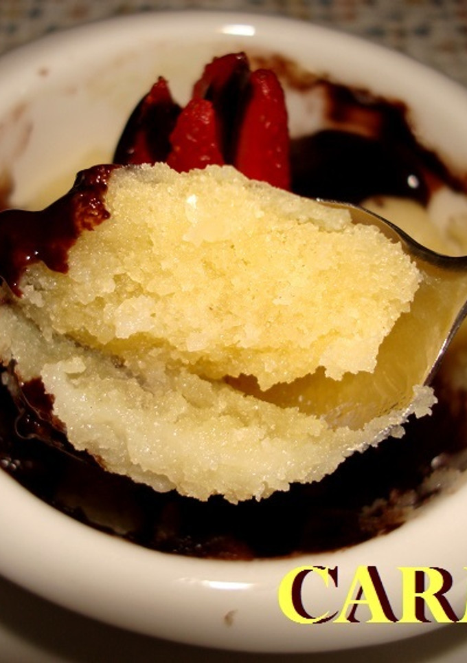 Una foto de Souflé con mousse de chocolate en microondas