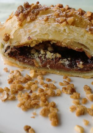 Una foto de Hojaldre relleno de Nocilla y almendras
