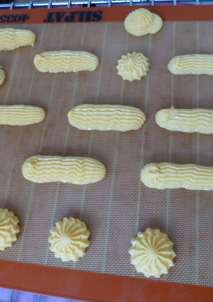 Una foto de Cómo hacer la pasta choux y eclairs