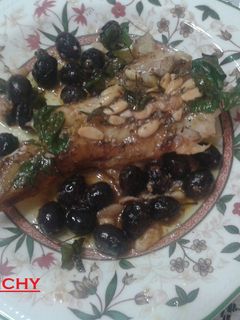 Una foto de Rape con piñones a las finas hierbas