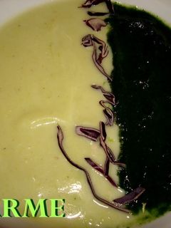 Una foto de Crema de dos colores y sabores