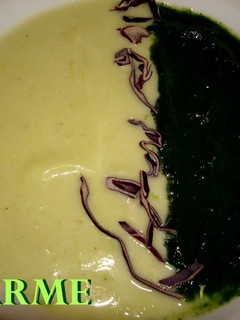 Una foto de Crema de dos colores y sabores