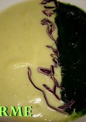Una foto de Crema de dos colores y sabores