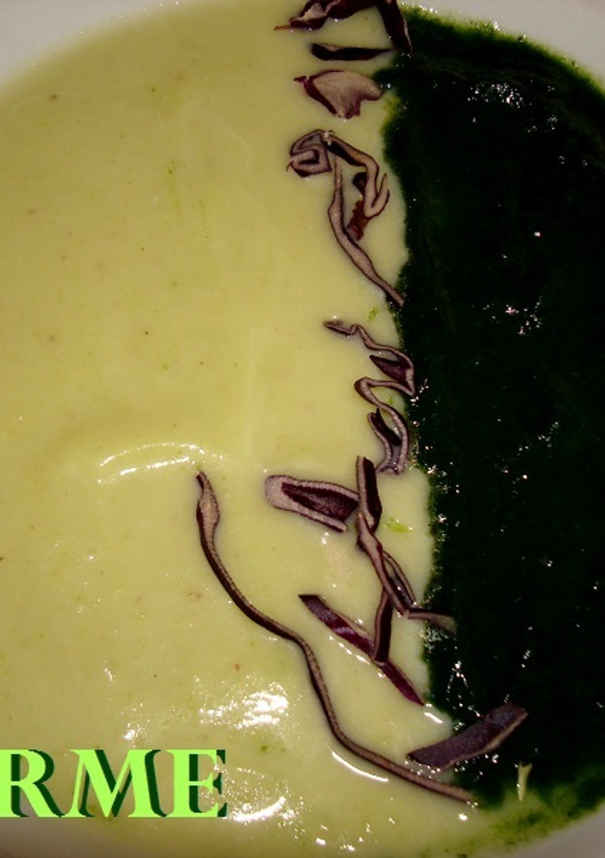 Una foto de Crema de dos colores y sabores