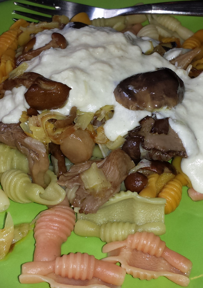 Una foto de Pasta con setas y crema de quesos