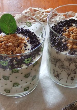 Una foto de Fruta fresca con crema de coco