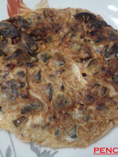 Una foto de Tortilla de asadura de cabrito jugosa