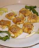 Libritos de calabacín y queso con sésamo