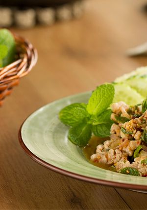 Una foto de Ensalada de pollo estilo Thai o Laab Kai
