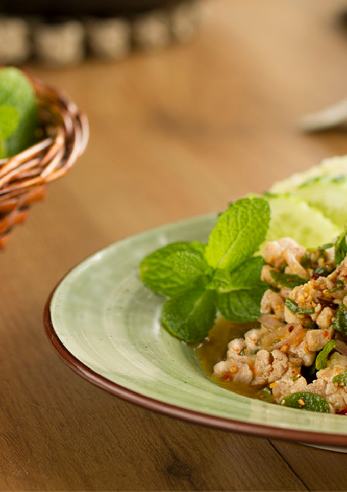 Una foto de Ensalada de pollo estilo Thai o Laab Kai