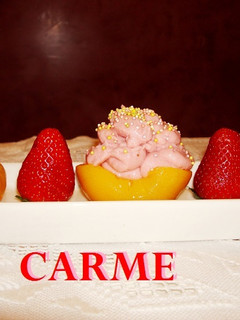 Una foto de Melocotones light con crema de fresas