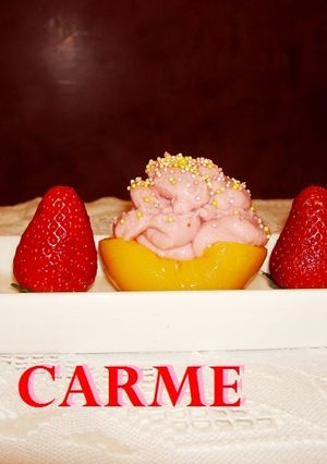 Una foto de Melocotones light con crema de fresas