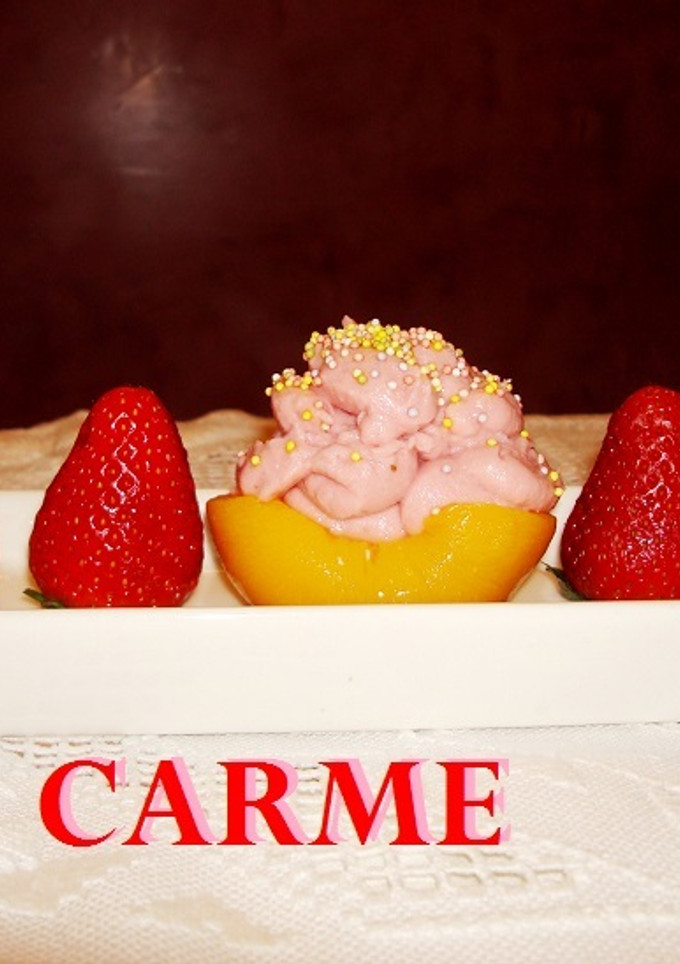 Una foto de Melocotones light con crema de fresas