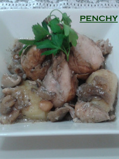 Una foto de Jamoncitos de pollo con setas al vino tinto
