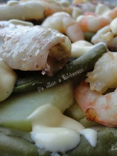 Una foto de Ensalada templada de la huerta y el mar