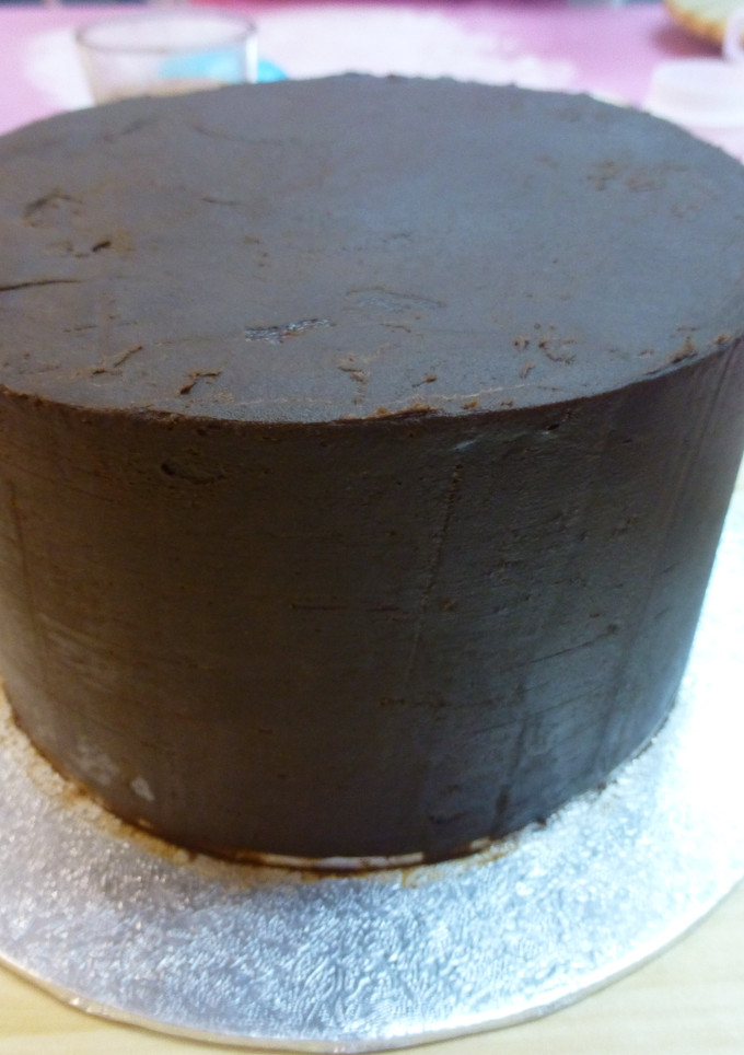 Una foto de Tarta de chocolate para cubrir de fondant