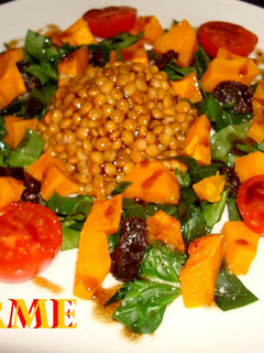 Una foto de Ensalada de lentejas con calabaza