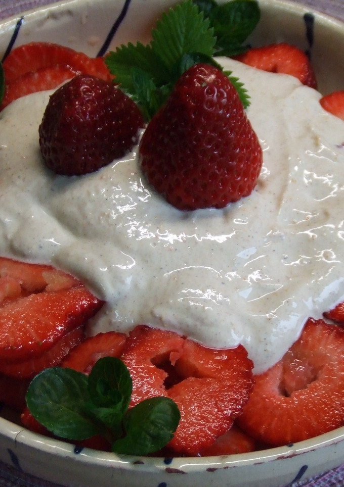 Una foto de Postre ligth de fresas con yogur