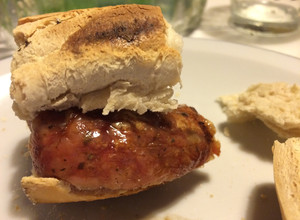Una foto de Choripan argentino