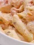 Penne con camarones en salsa rosa