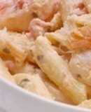 Penne con camarones en salsa rosa