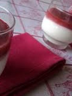 Una foto de Flan de fresas al aroma de menta