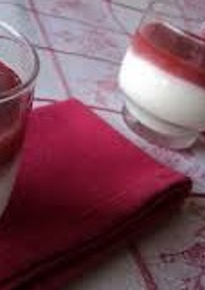 Una foto de Flan de fresas al aroma de menta