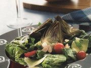 Una foto de ensalada de alcachofa