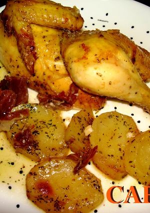 Una foto de Pollo picantón amarillo con jamón y aroma de lima