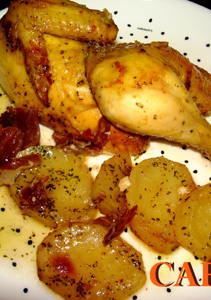 Una foto de Pollo picantón amarillo con jamón y aroma de lima