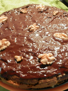 Una foto de Tarta de nueces con cobertura de chocolate