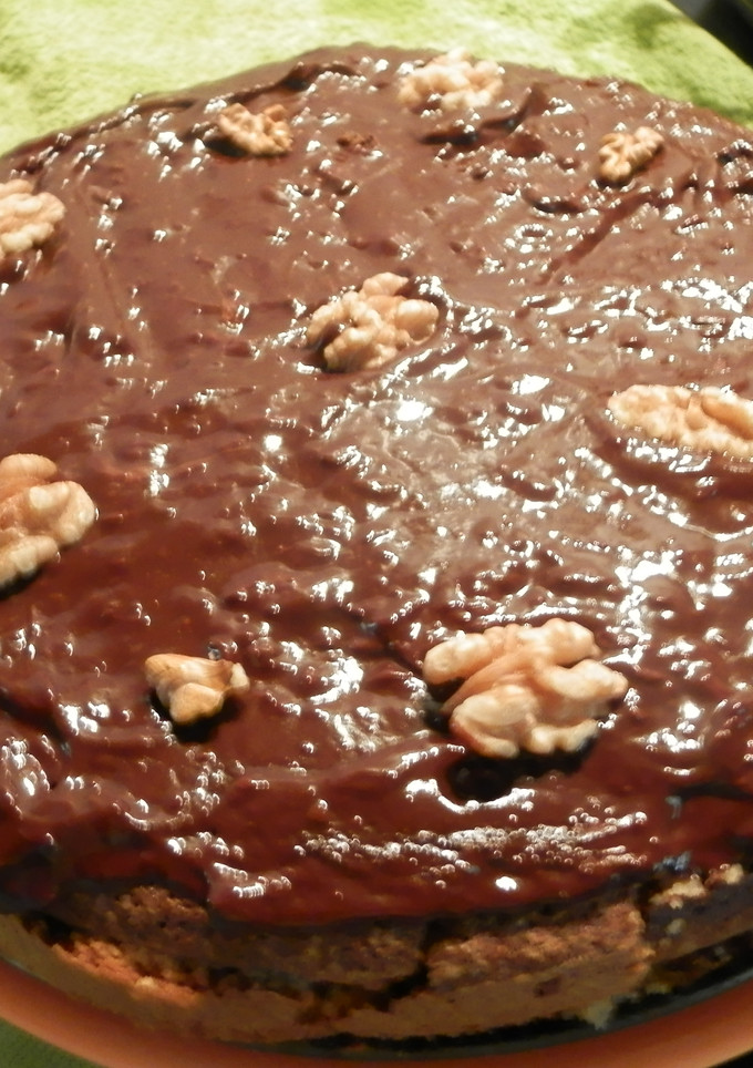 Una foto de Tarta de nueces con cobertura de chocolate