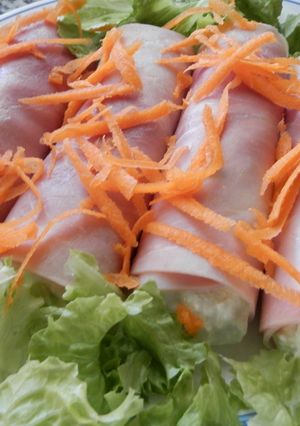 Una foto de Rollos de jamón y aguacate