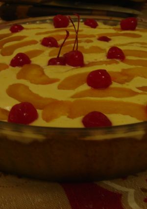 Foto principal de Tarta de melocotón con cerezas