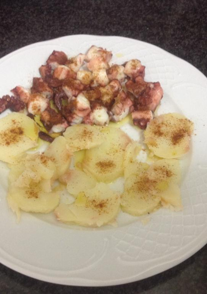 Una foto de Pulpo a la gallega con patatas en olla AMC