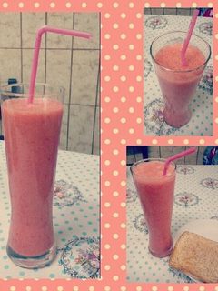 Una foto de Smoothie frío de fresa