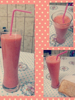Una foto de Smoothie frío de fresa