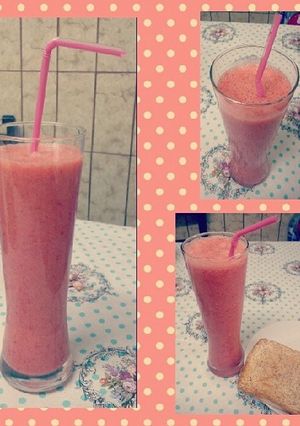 Una foto de Smoothie frío de fresa