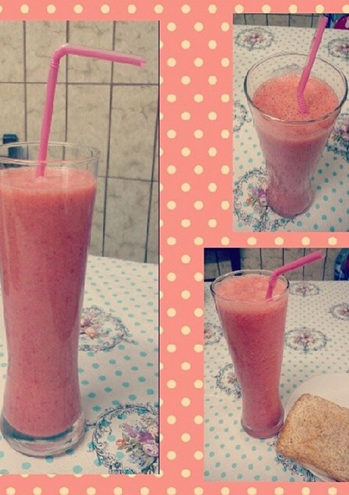 Una foto de Smoothie frío de fresa