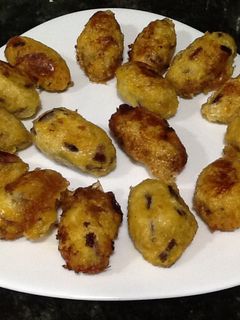 Una foto de Croquetas de pollo, cebolla morada y harina de garbanzos