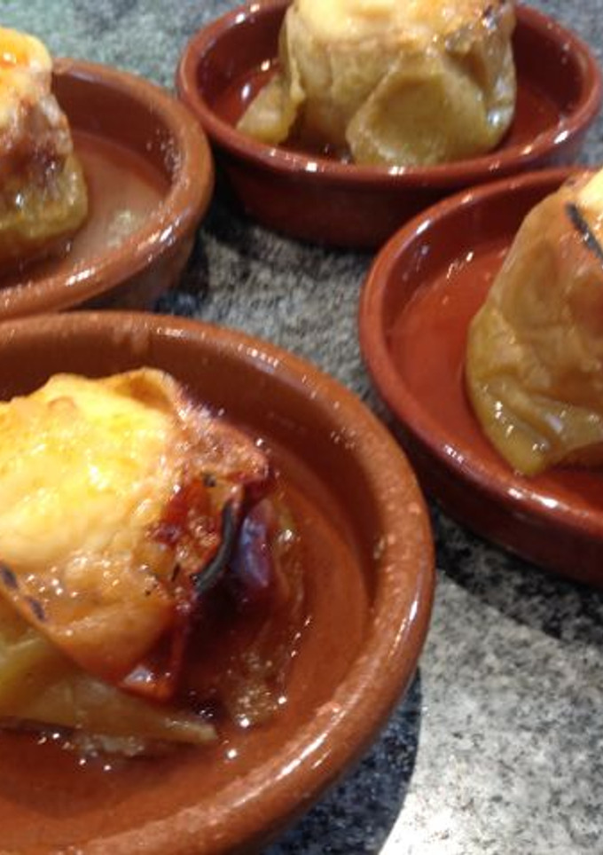 Una foto de Manzanas al horno rellenas de crema