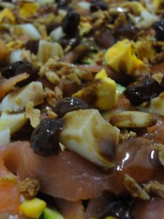 Una foto de Ensalada de salmón y calabacín