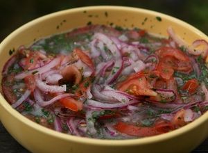Una foto de Curtido de cebolla y tomate