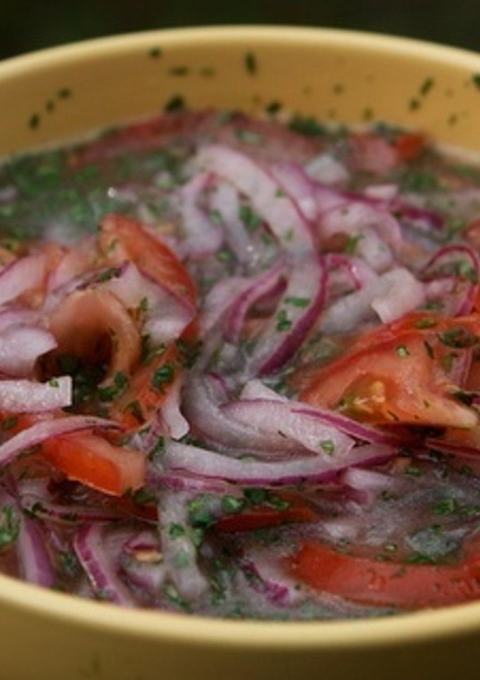 Una foto de Curtido de cebolla y tomate