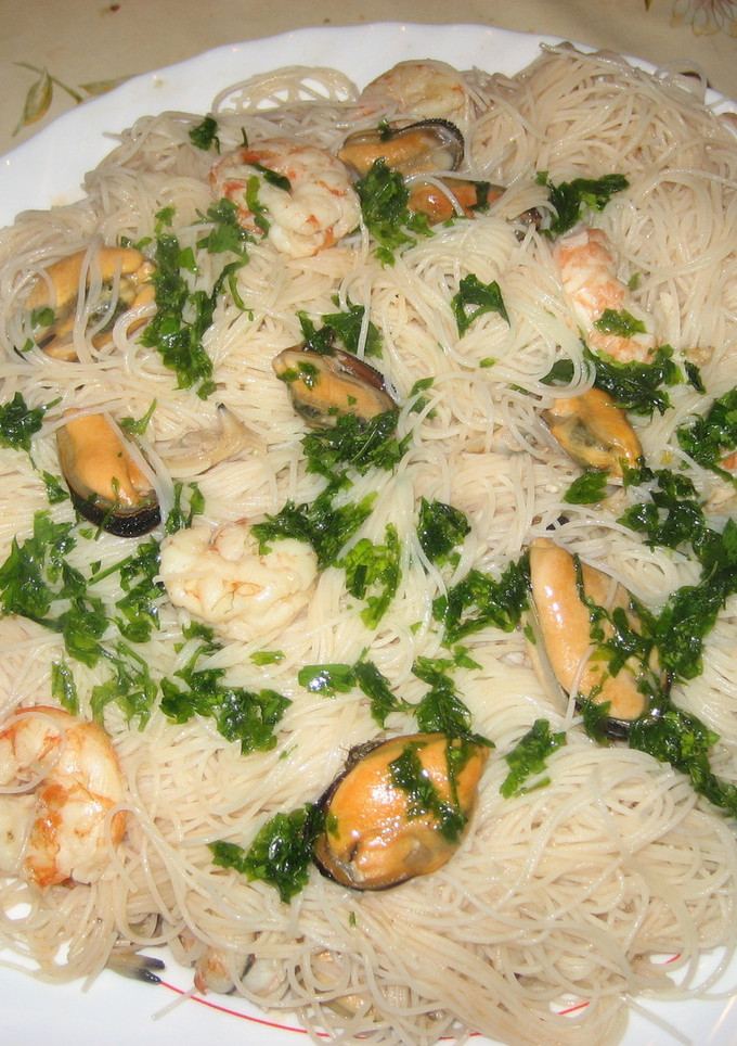 Una foto de Fideos chinos a mi manera
