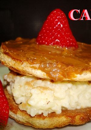 Una foto de Sándwich de arroz con leche y dulce de leche