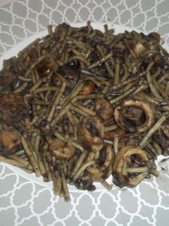 Una foto de Fideos negros