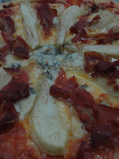 Una foto de Pizza de pera y gorgonzola