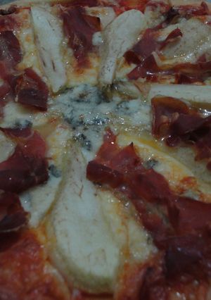 Una foto de Pizza de pera y gorgonzola